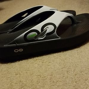 Oofos Recovery Sandals